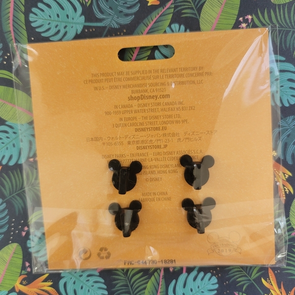 Timon & Pumbaa Pin Set - Picture 3 of 4